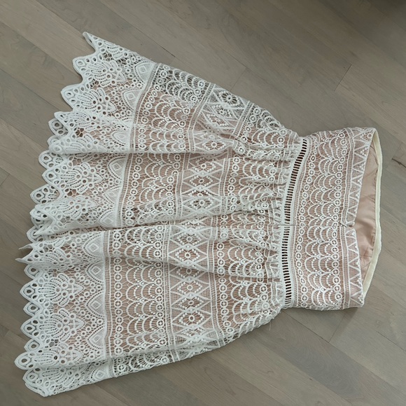 White lace strapless dress - Picture 2 of 3